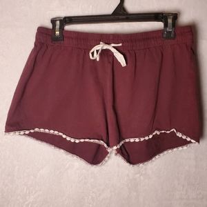 Shorts with detail